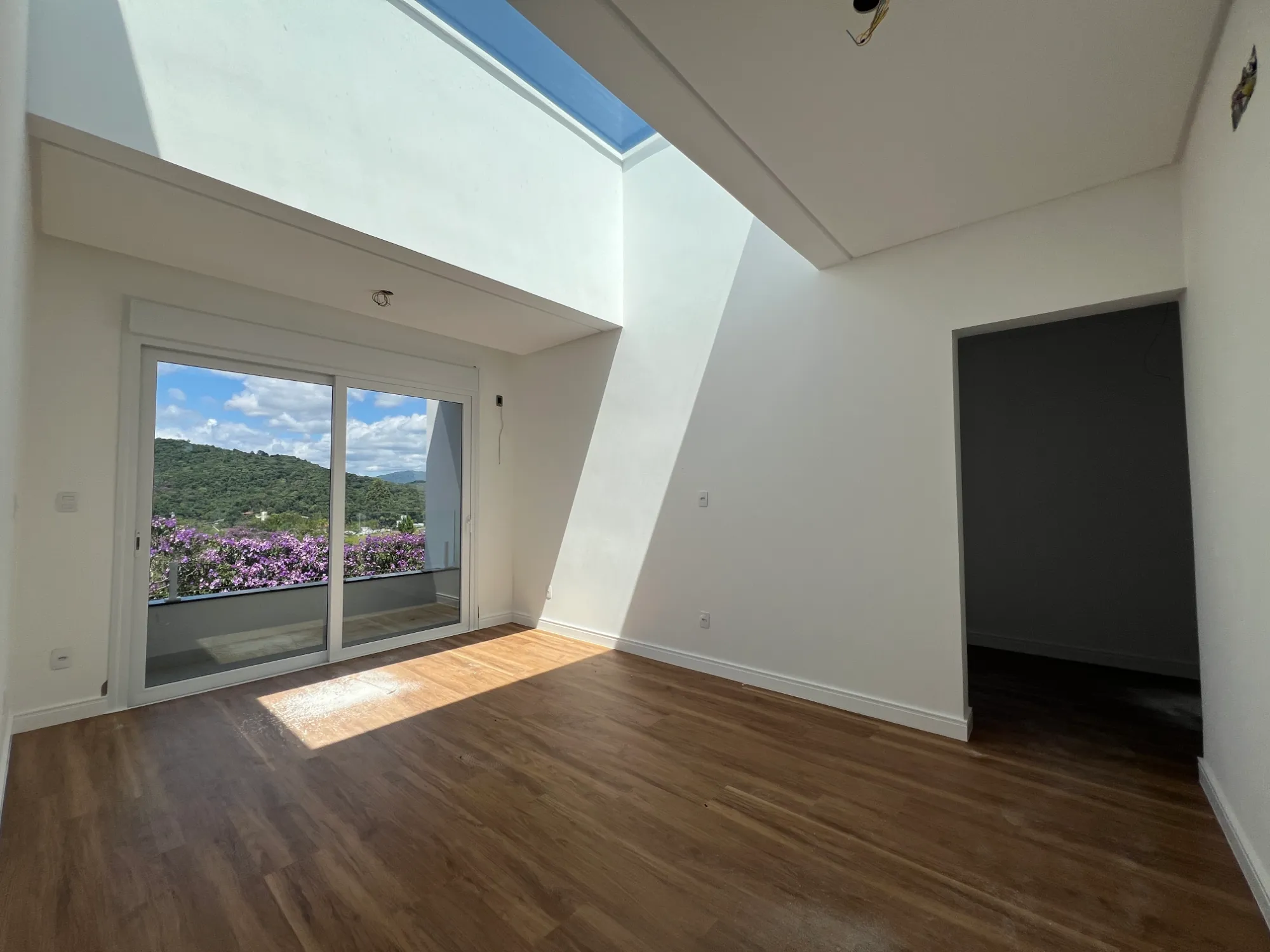 Casa à venda com 3 quartos, sendo 3 suítes, 2 vagas, 282m² na Rua Silvano Cândido da Silva Sênior no Ponta Aguda, Blumenau