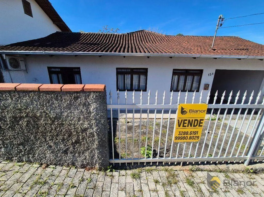 Casa à venda com 3 quartos, 2 vagas, 450m² no Badenfurt, Blumenau - foto 1