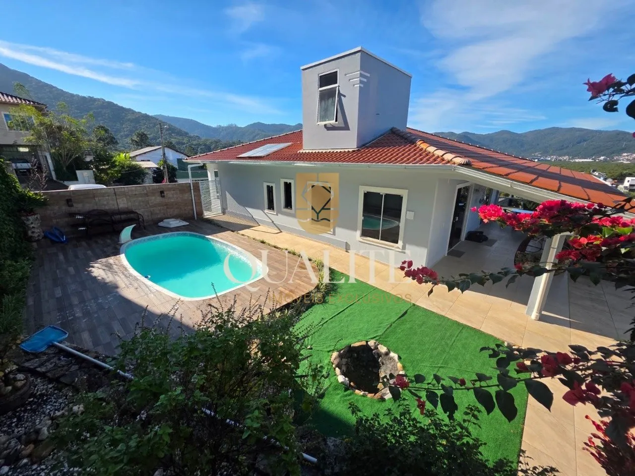 Casa à venda com 5 quartos e 2 suítes, 3 vagas, 432m² no Cacupé, Florianópolis - foto 1