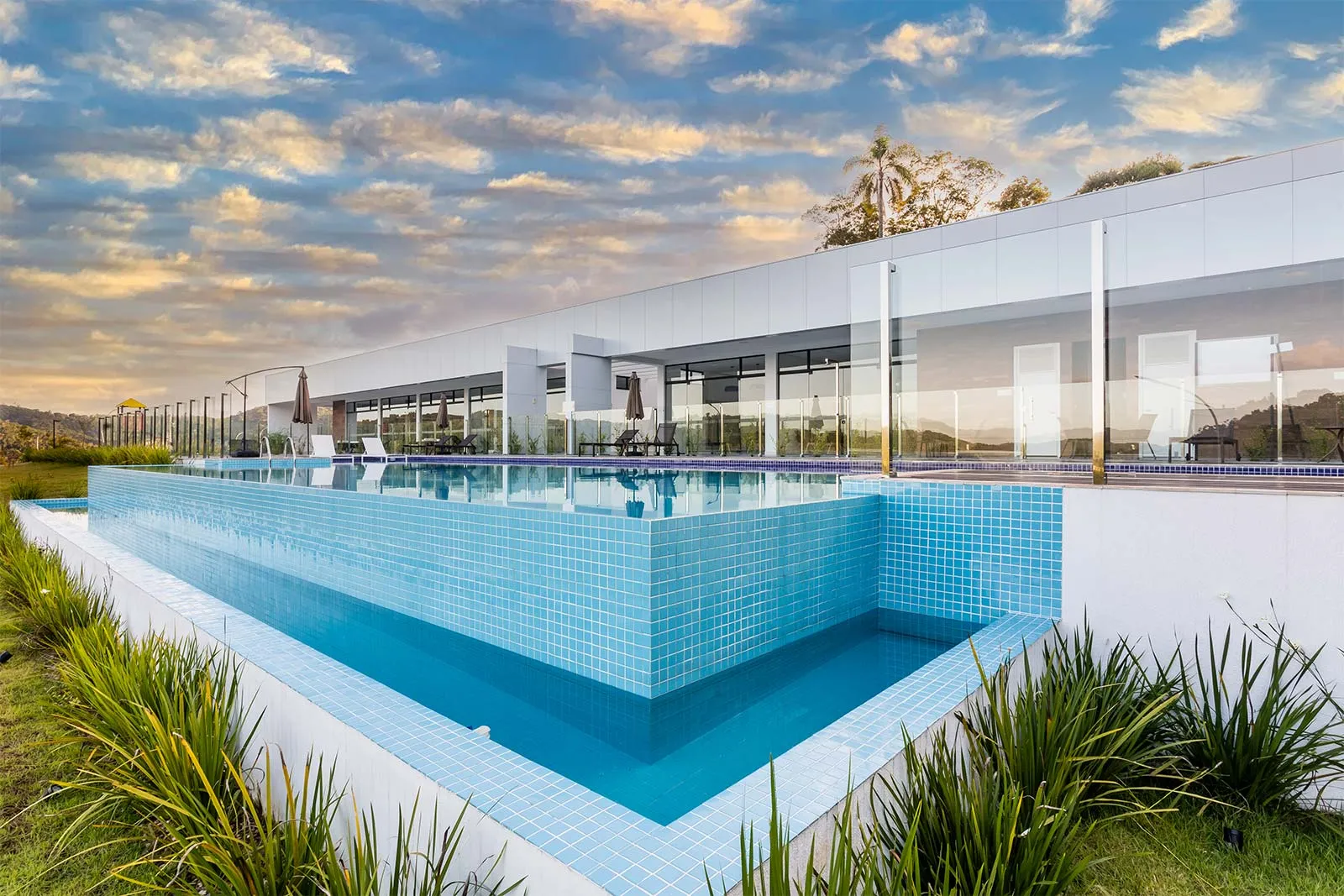 CONSTRUA COM EXCLUSIVIDADE! TERRENO PLANO COM 566m² EM CONDOMÍNIO DE ALTO PADRÃO, PONTA AGUDA/ BLUMENAU-SC