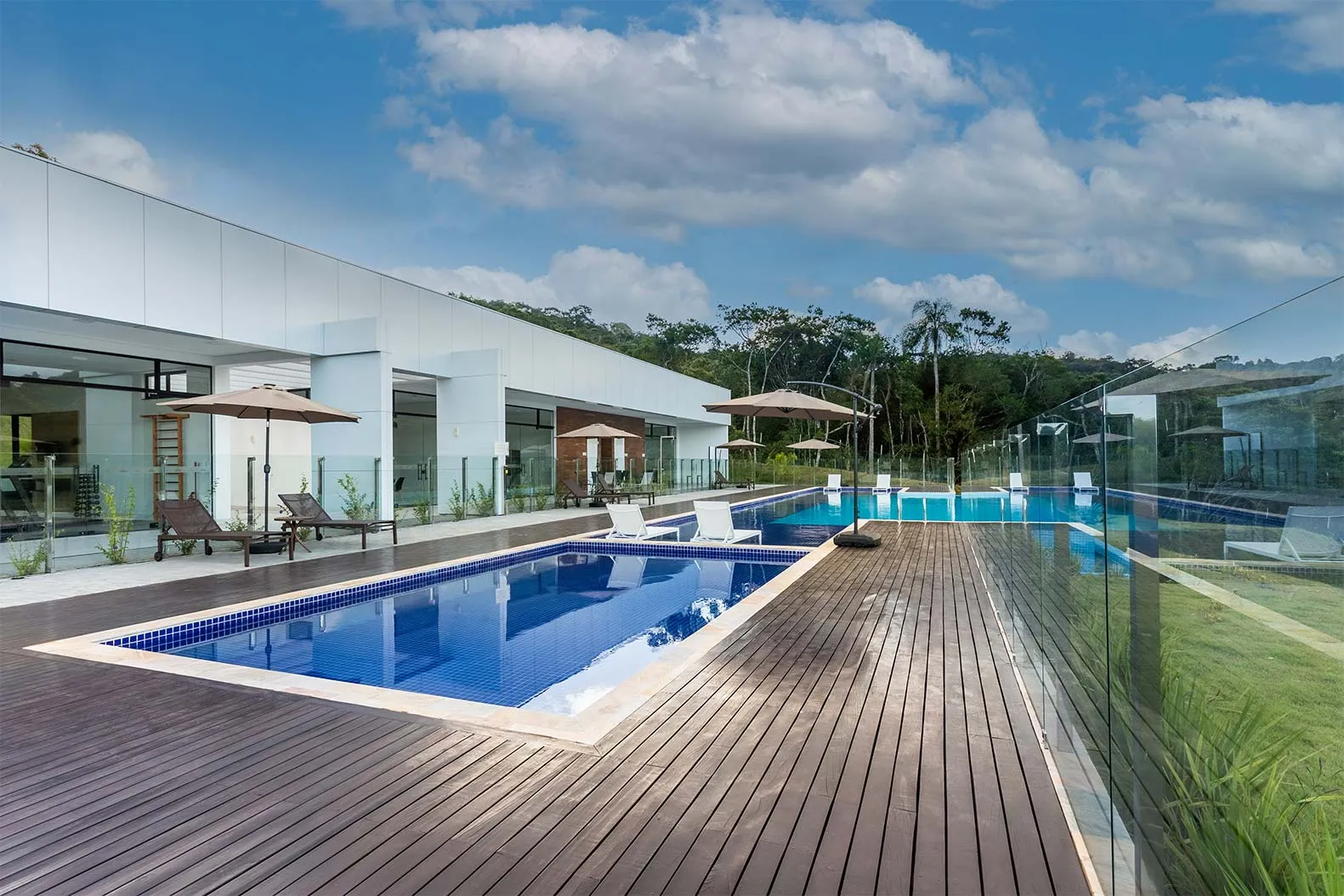CONSTRUA COM EXCLUSIVIDADE! TERRENO PLANO COM 566m² EM CONDOMÍNIO DE ALTO PADRÃO, PONTA AGUDA/ BLUMENAU-SC