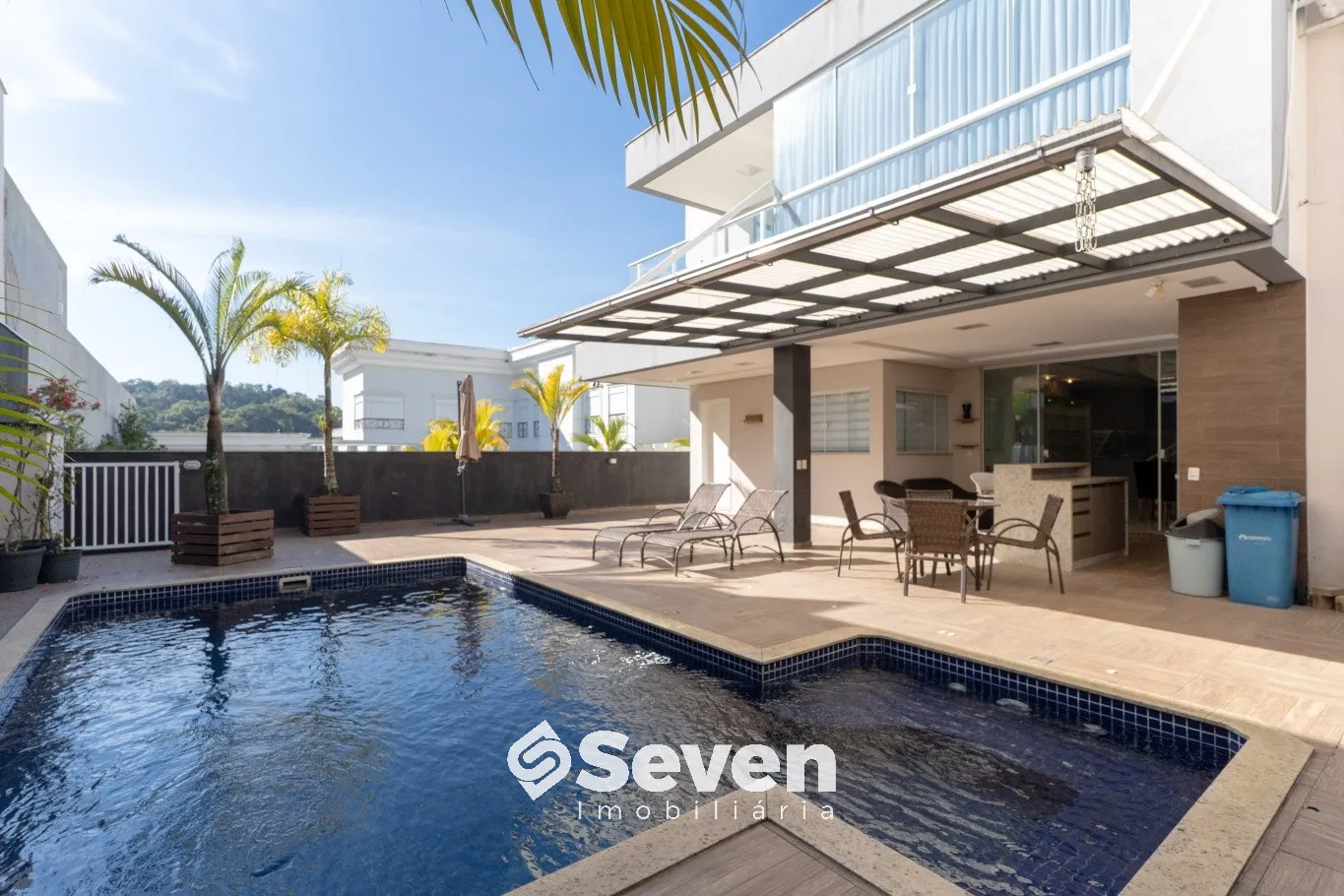 Casa para alugar com 3 quartos e 3 suítes, 2 vagas, 404m² no Itoupava Central, Blumenau - foto 1