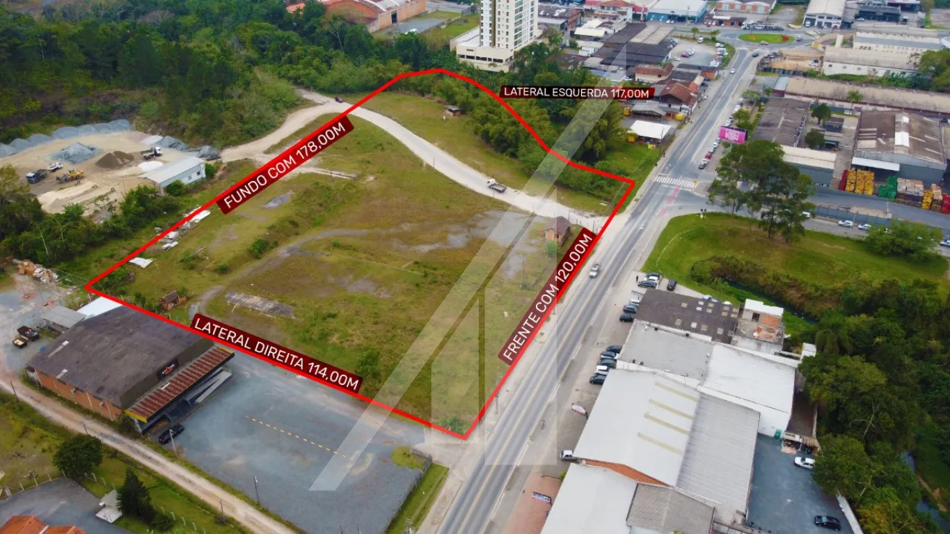 Terreno com ótimo potencial construtivo, próximo da rua dois de Setembro, no entorno comércios. Topografia predominante plana, área total aproximada de 16.241m sendo 120 metros de frente. - foto 1