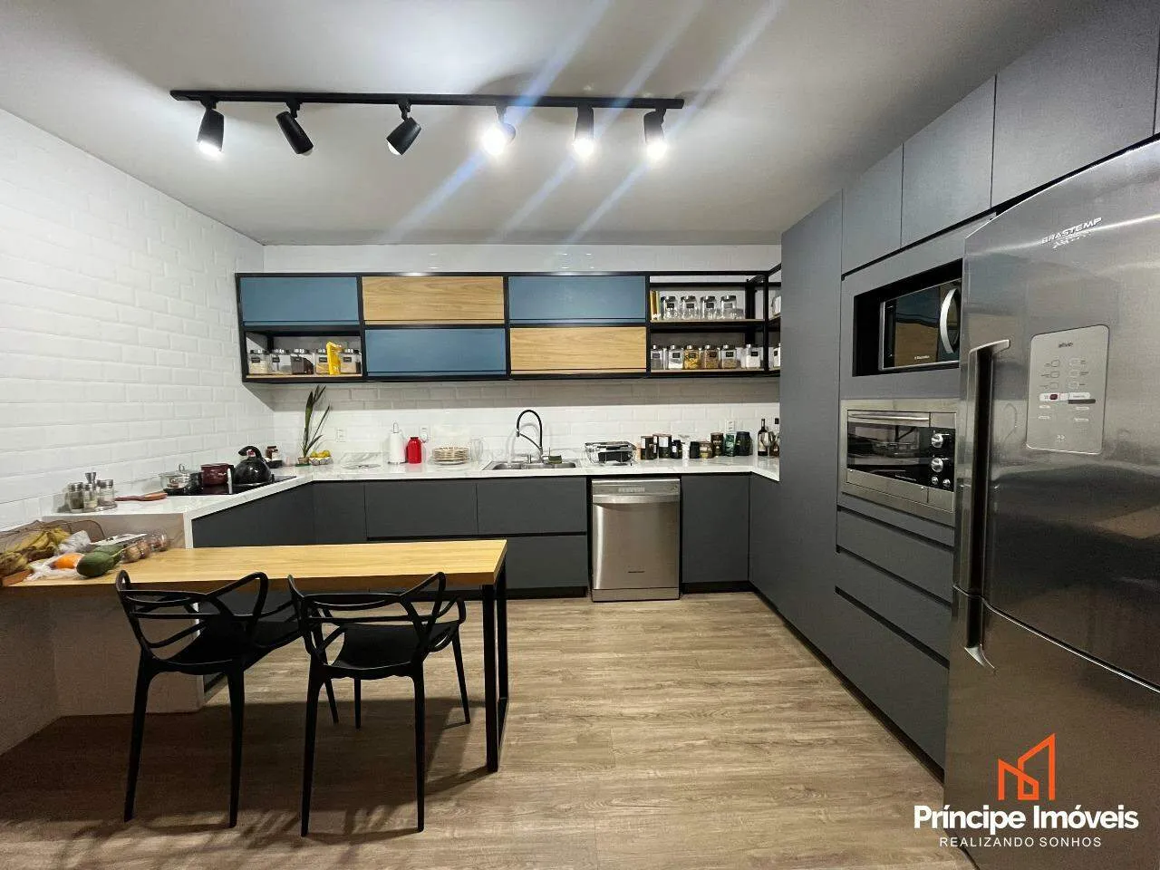 Casa à venda com 2 quartos e 1 suíte, 4 vagas, 397m² no Bucarein, Joinville - foto 1