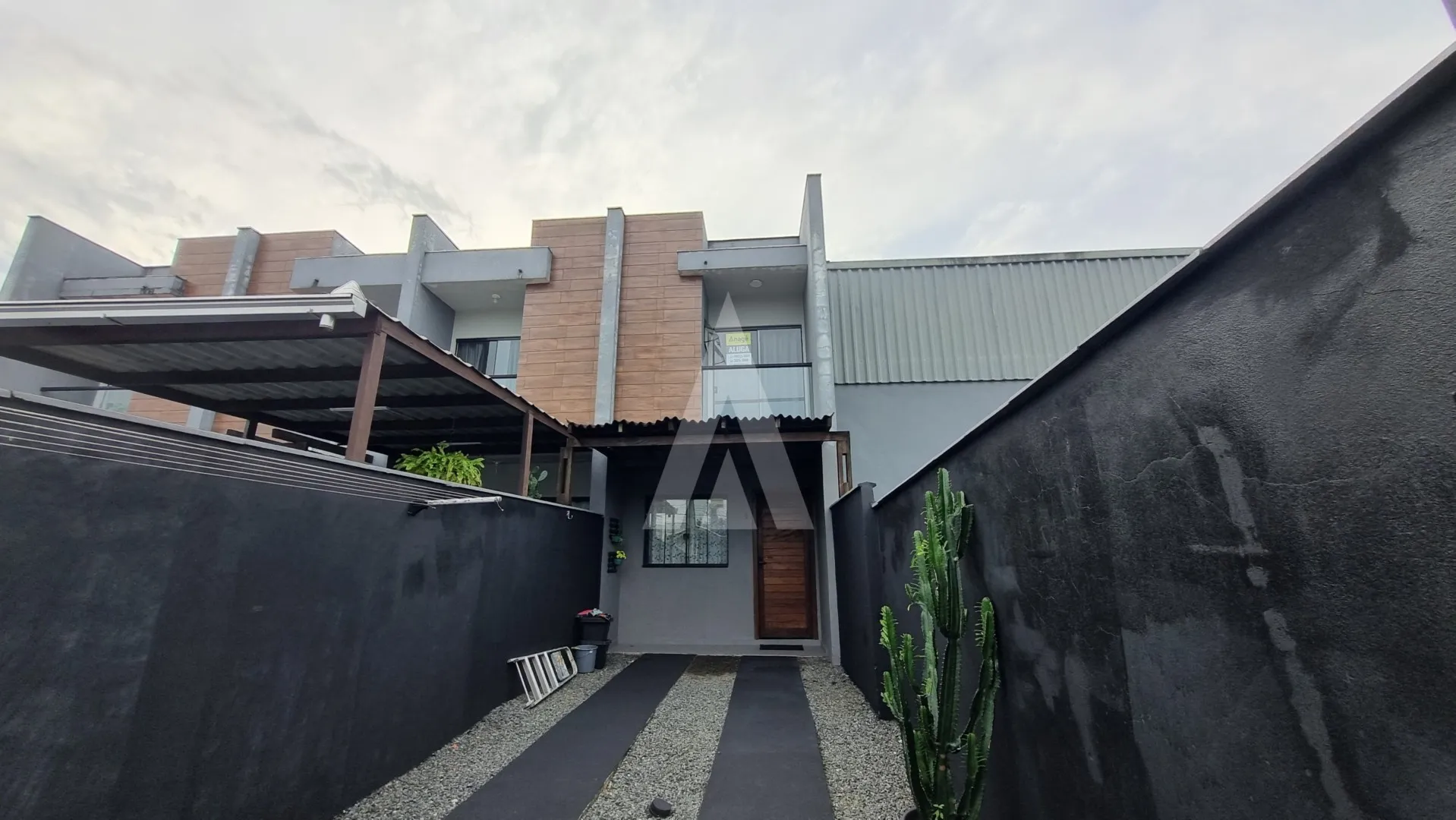 Casa para alugar com 2 quartos e 2 suítes, 1 vaga, 75m² no Boa Vista, Joinville - foto 1