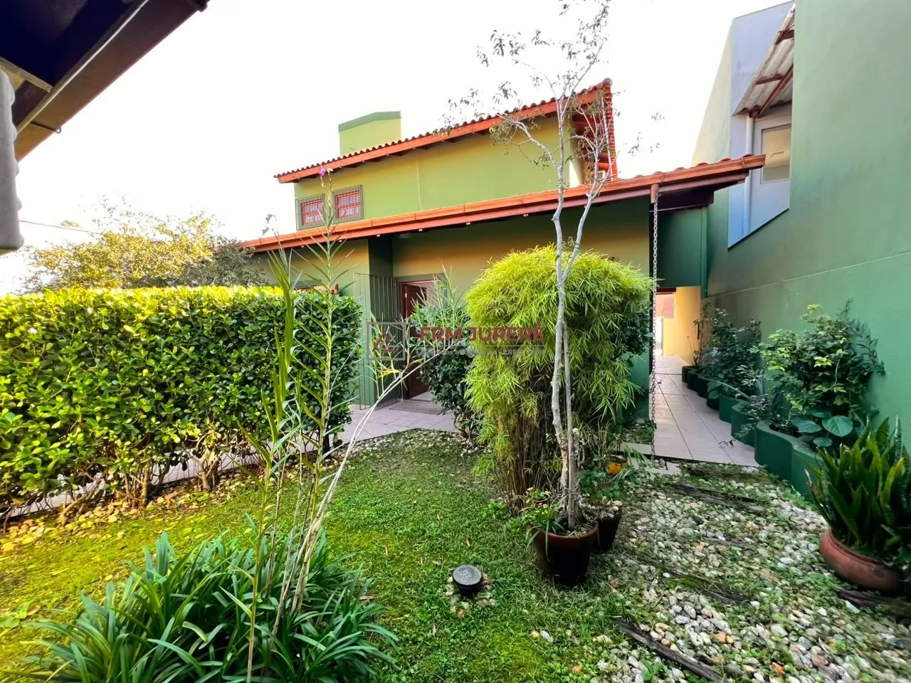 Casa à venda com 3 quartos e 1 suíte, 2 vagas, 245m² no Canasvieiras, Florianópolis - foto 1