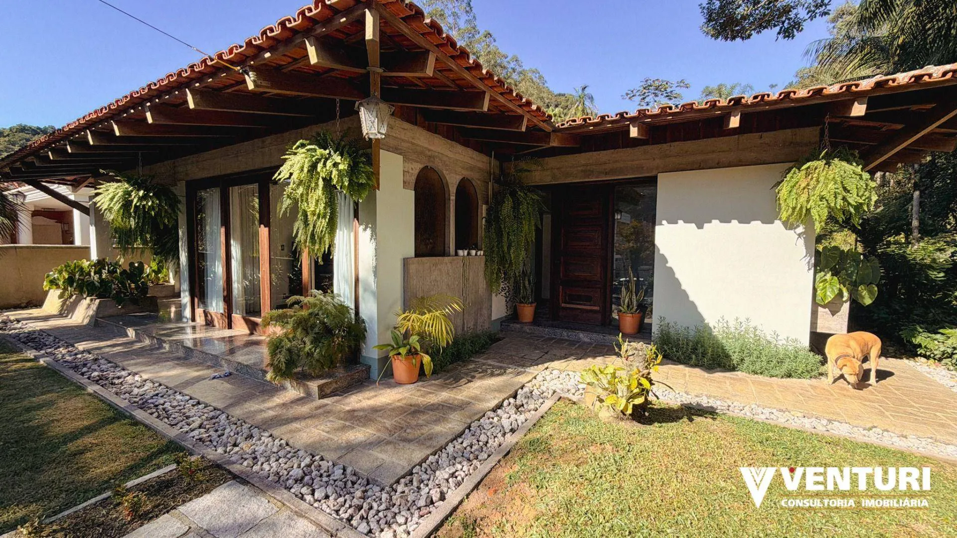 Casa à venda com 3 quartos e 2 suítes, 2 vagas, 1000m² no Centro, Blumenau - foto 1