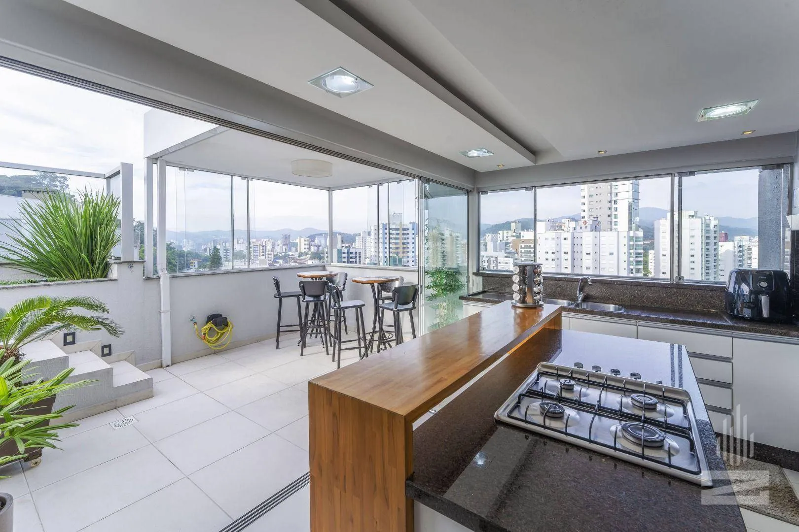 Cobertura Duplex, piscina privativa, 2 Suítes + Closet no bairro Victor Konder em Blumenau — foto 3