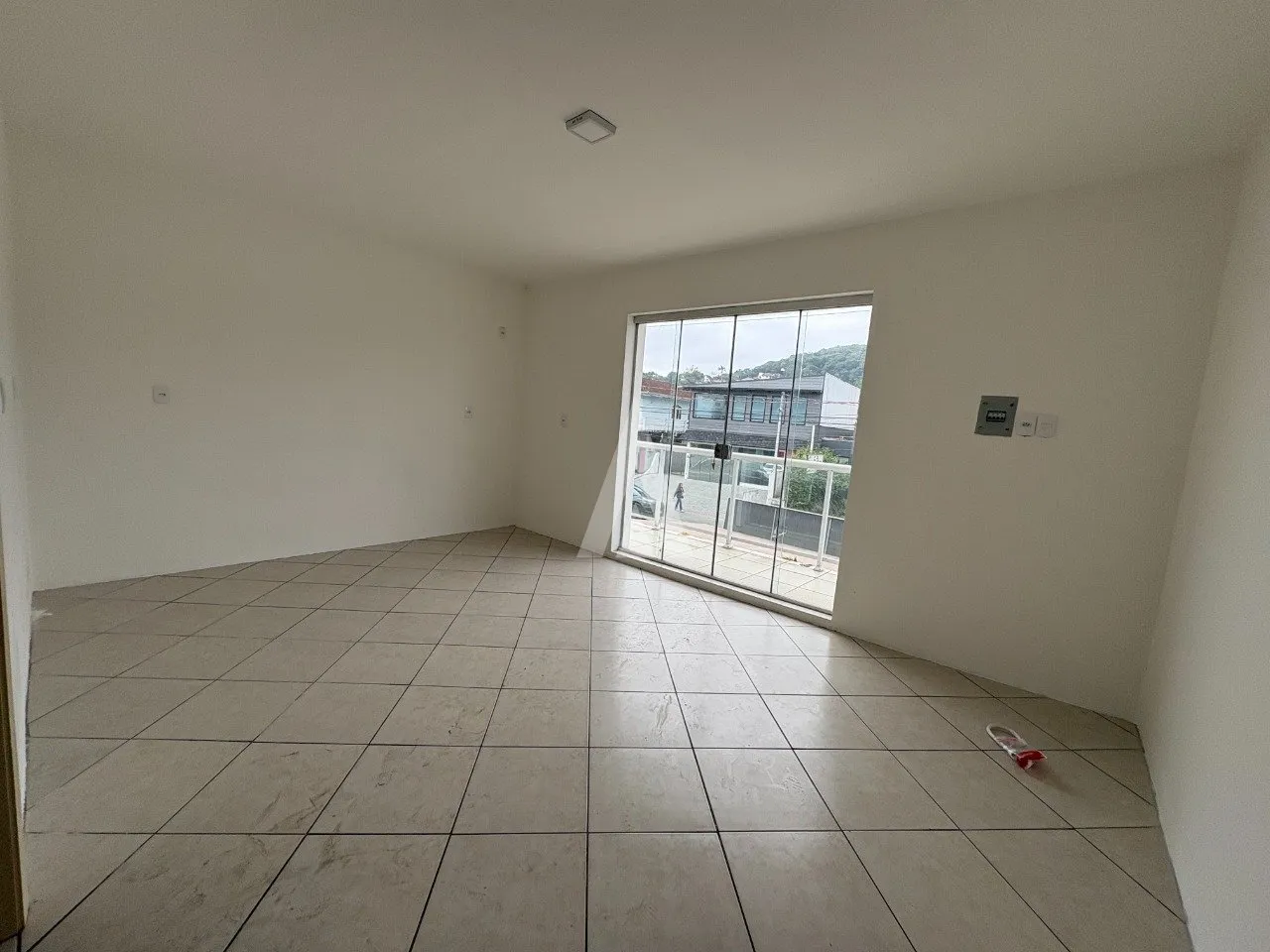 Outros Imóveis à venda, 10 vagas, 200m² na região do bairro Iririú, próximo à Rua Herval d'Oeste, Joinville — foto 2
