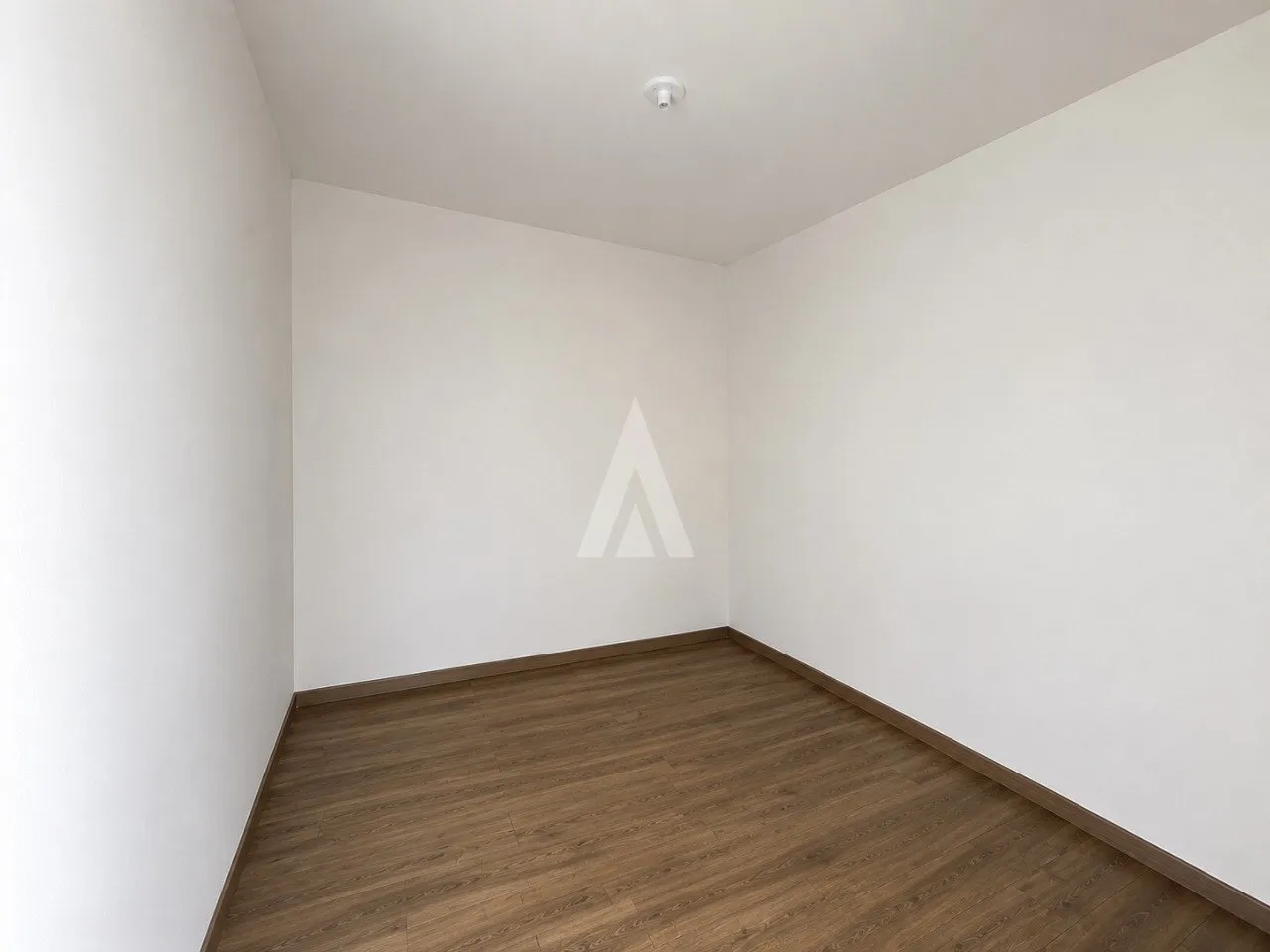 Outros Imóveis à venda, 10 vagas, 200m² na região do bairro Iririú, próximo à Rua Herval d'Oeste, Joinville — foto 5