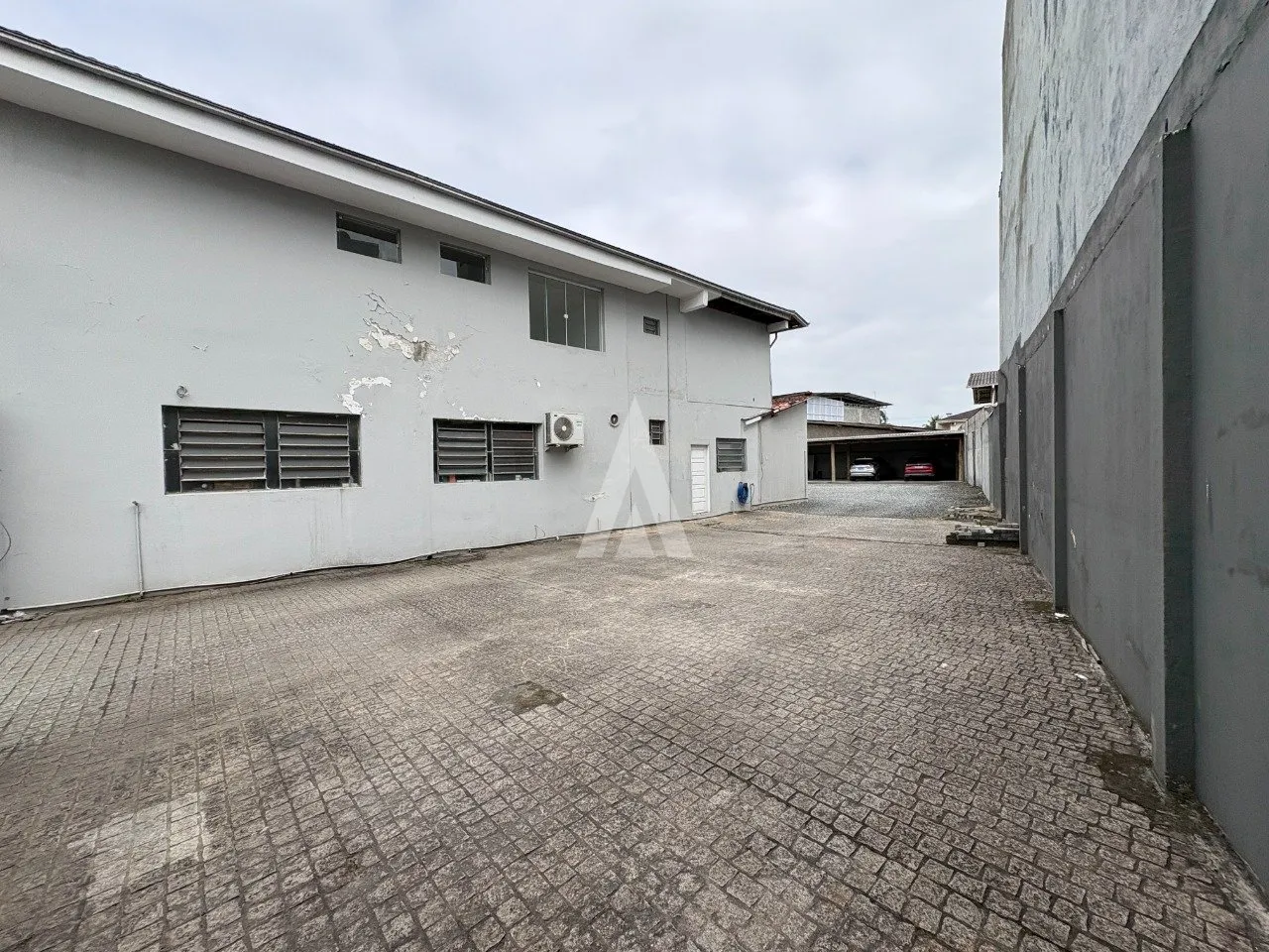 Outros Imóveis à venda, 10 vagas, 200m² na região do bairro Iririú, próximo à Rua Herval d'Oeste, Joinville — foto 7