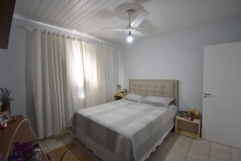 Terreno com 413,36m edificado com uma casa de alvenaria averbada, no bairro Bela Vista com vista panorâmica para mata.
Sala de visita, banheiro social, 2 dormitórios, closet, ,cozinha, área de serviço, garagem para 2 carros. — foto 3