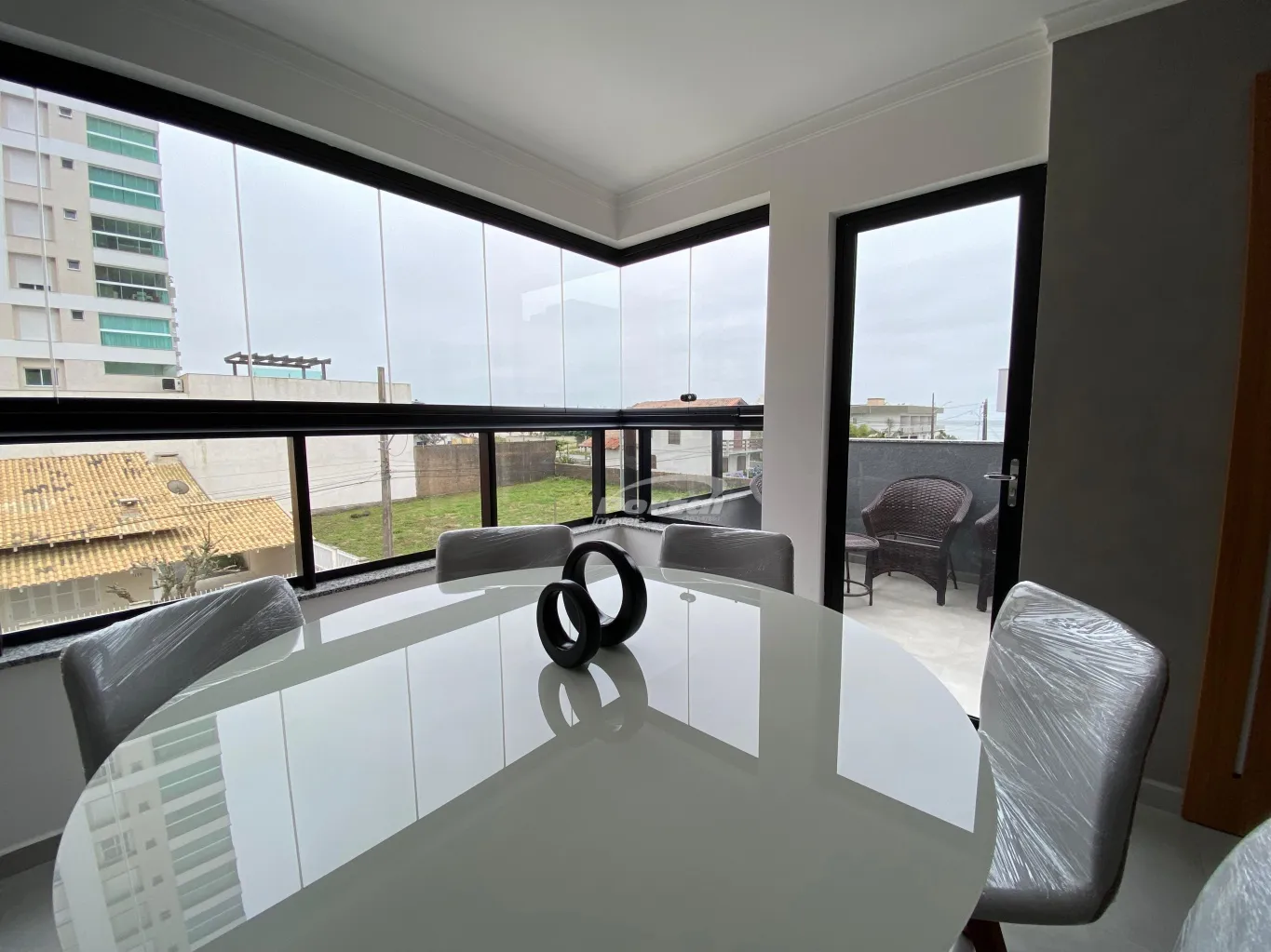 Amplo apartamento decorado e mobiliado pronto para morar, com vista mar no Itacolomi, Baln. Piçarras! - foto 1