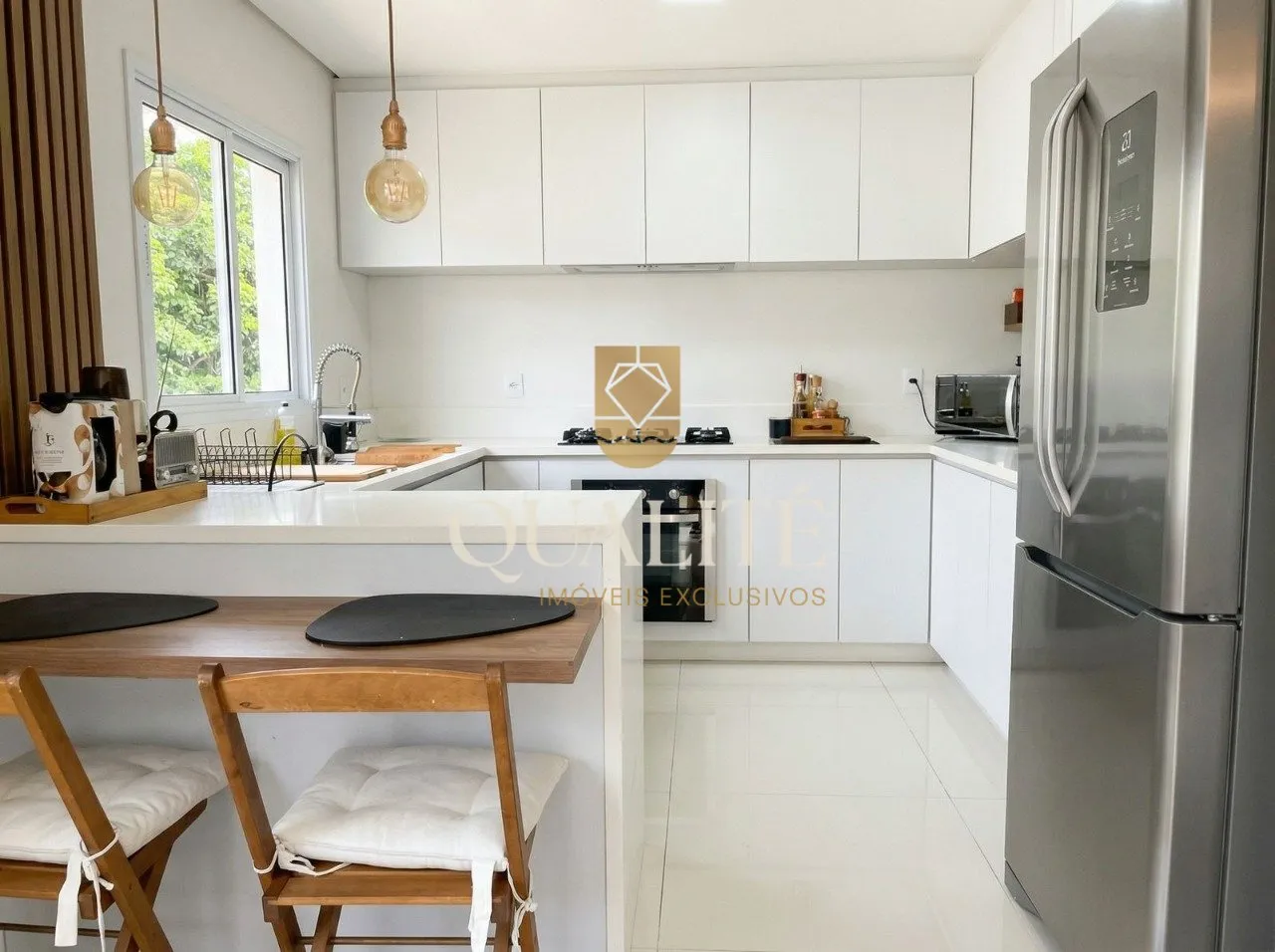 Casa à venda com 3 quartos e 3 suítes, 2 vagas, 230m² no Cachoeira do Bom Jesus, Florianópolis - foto 1