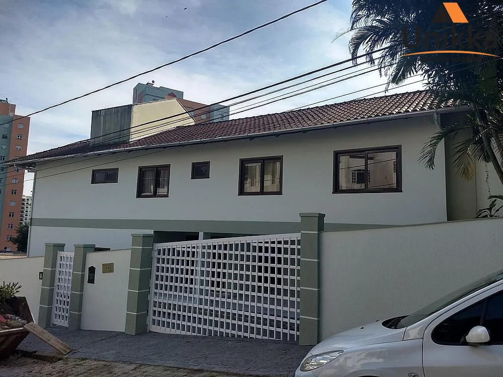 Ampla Residência à Venda em Blumenau - Garcia - foto 1