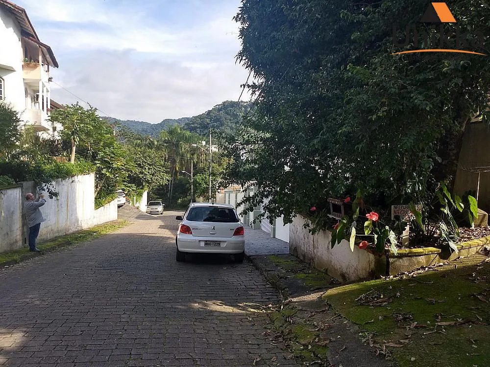 Ampla Residência à Venda em Blumenau - Garcia — foto 2