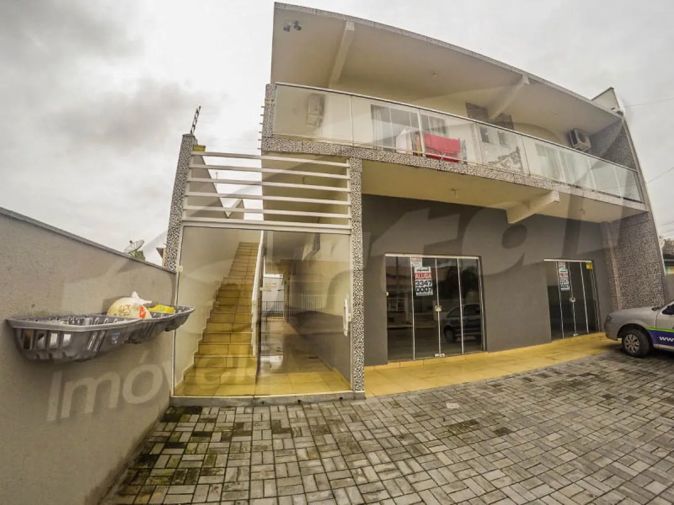 Excelente prédio com 3 apartamentos e uma sala comercial (Cód. 8751); - foto 1