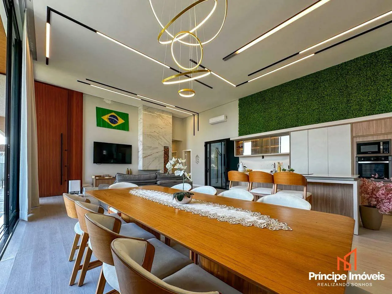 Casa à venda com 4 quartos e 3 suítes, 8 vagas, 450m² no Boa Vista, Joinville - foto 1