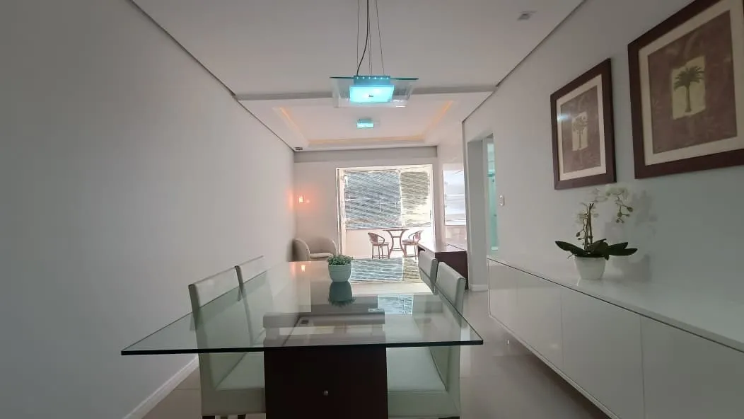 APARTAMENTO MOBILIADO À VENDA COM 2 DORMITÓRIOS SENDO 1 SUÍTE E 1 VAGA À VENDA NA PONTA AGUDA, PRONTO PRA MORAR.