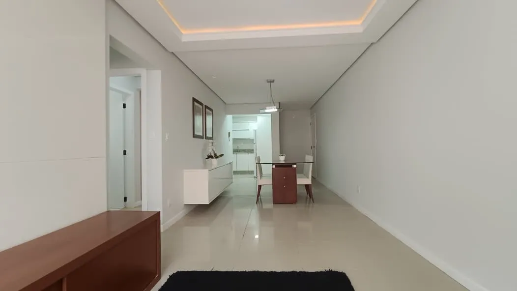 APARTAMENTO MOBILIADO À VENDA COM 2 DORMITÓRIOS SENDO 1 SUÍTE E 1 VAGA À VENDA NA PONTA AGUDA, PRONTO PRA MORAR.