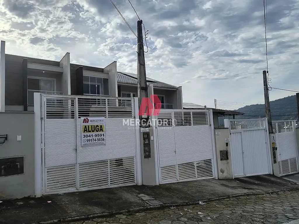 Casa para alugar com 2 quartos e 2 suítes, 2 vagas, 10m² no Velha Central, Blumenau - foto 1