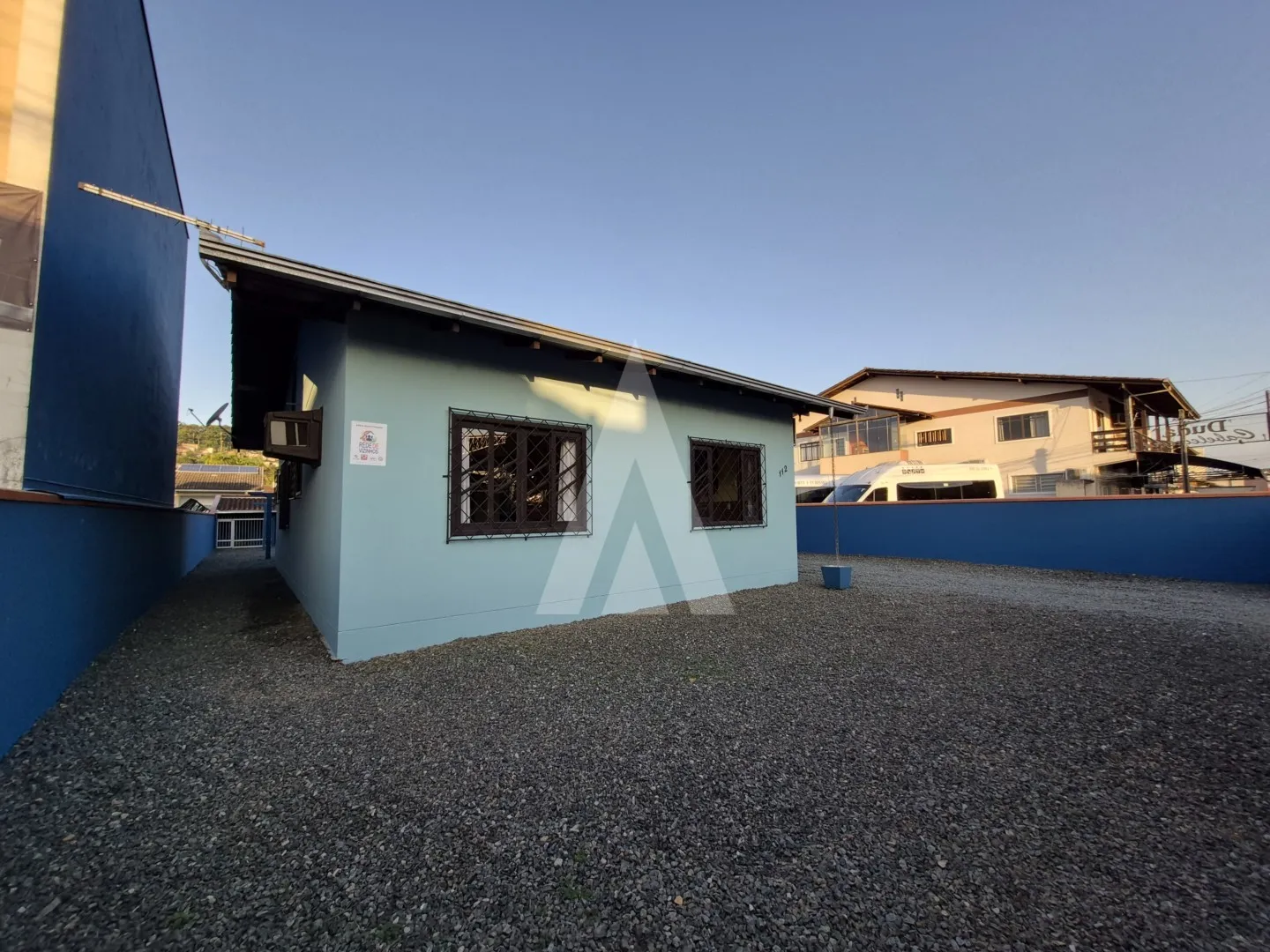Casa para alugar com 2 quartos e 1 suíte, 1 vaga, 130m² no Itaum, Joinville - foto 1