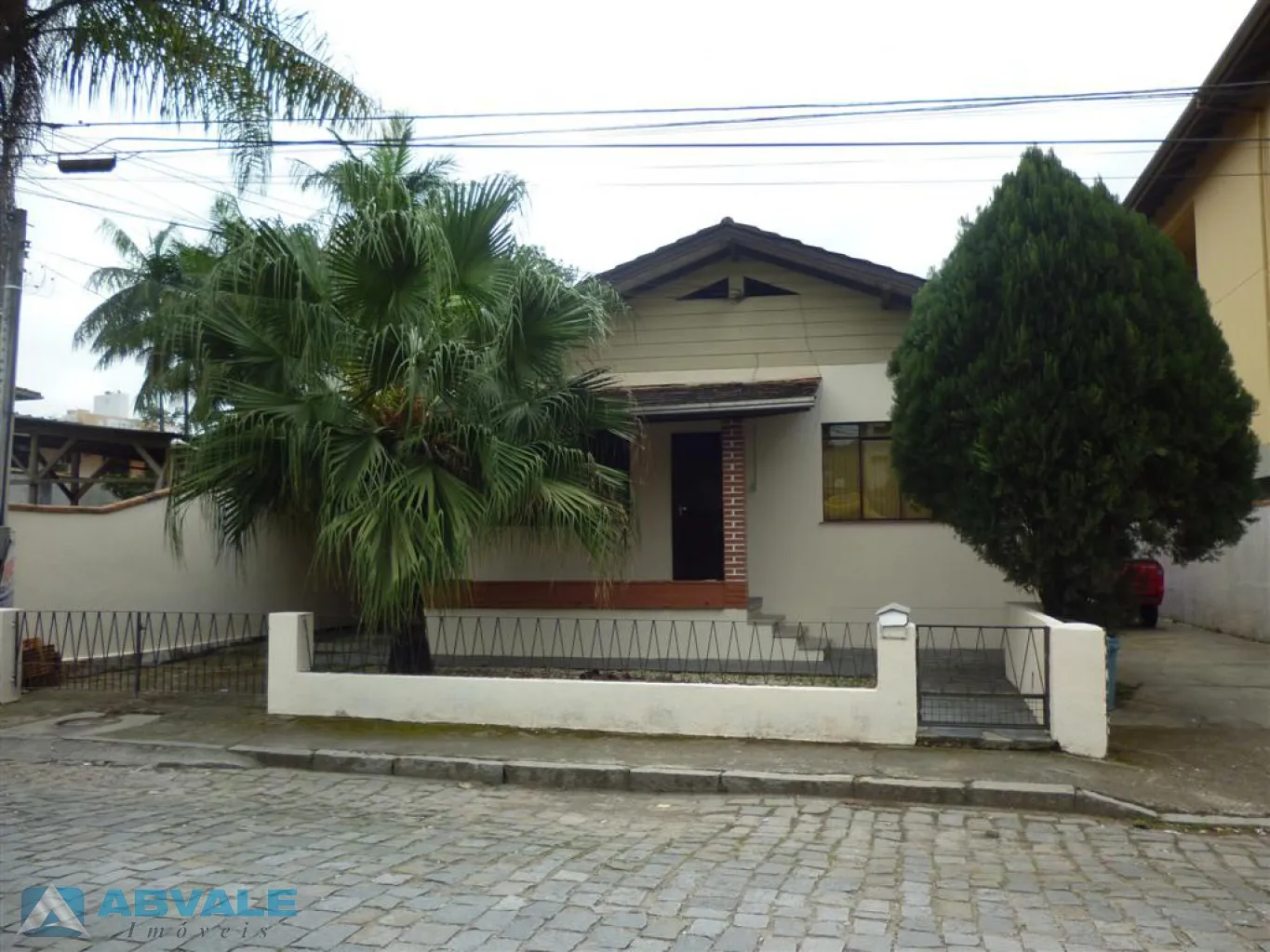 Duas casas na REGIÃO CENTRAL DE BLUMENAU -EXCELENTE PARA INVESTIMENTO. - foto 1