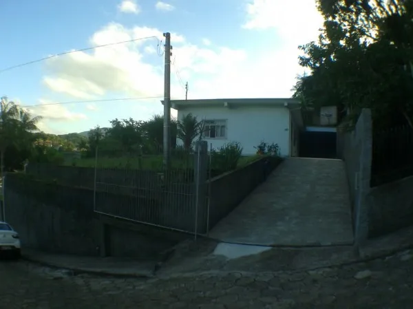 Com 3 dormitórios + 2 vagas de garagem, bairro Progresso - foto 1