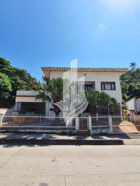 Casa à venda com 6 quartos, 2 vagas, 230m² no Glória, Blumenau - foto 1