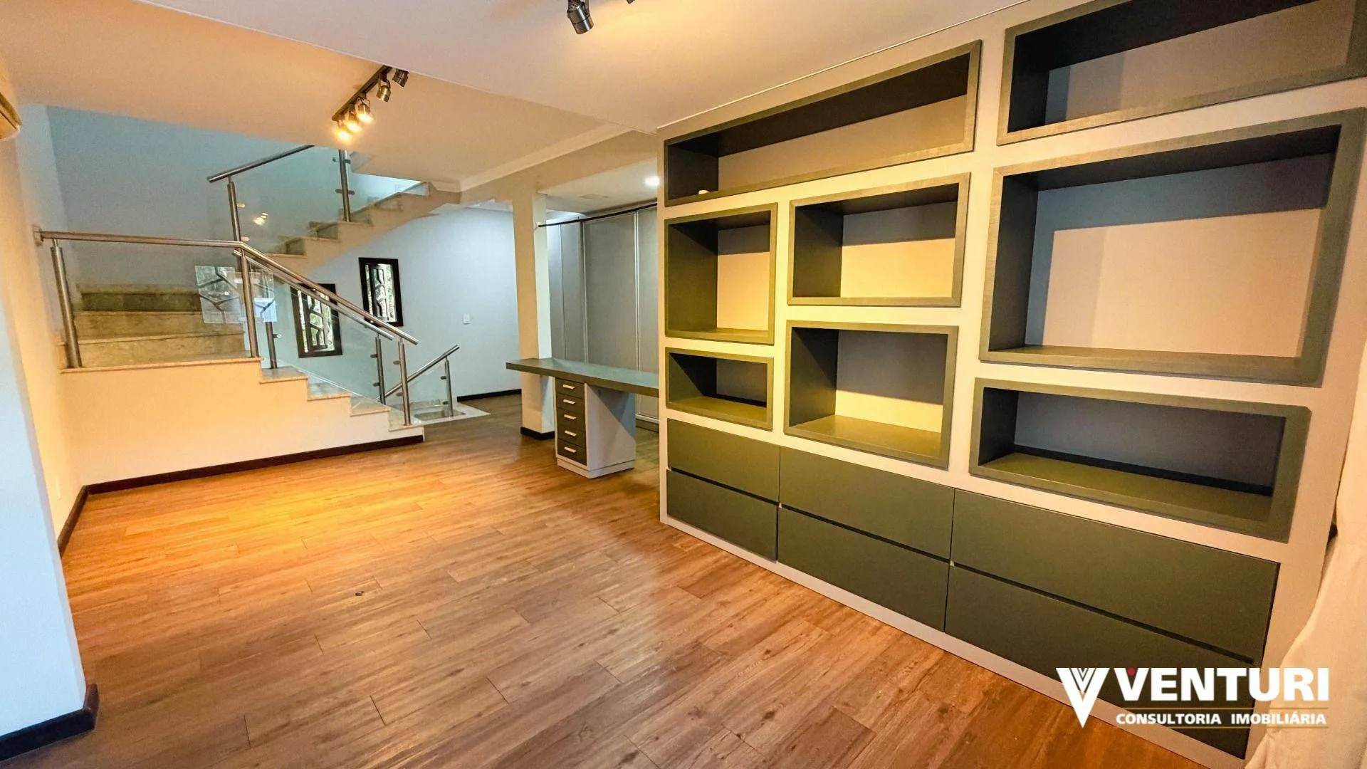 Casa à venda com 3 quartos e 1 suíte, 2 vagas, 474m² na Rua Harry Stein no Salto, Blumenau — foto 2