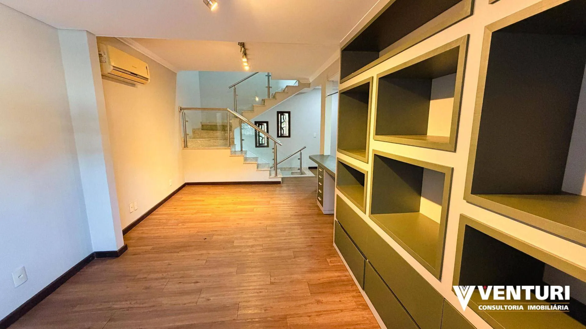 Casa à venda com 3 quartos e 1 suíte, 2 vagas, 474m² na Rua Harry Stein no Salto, Blumenau — foto 3