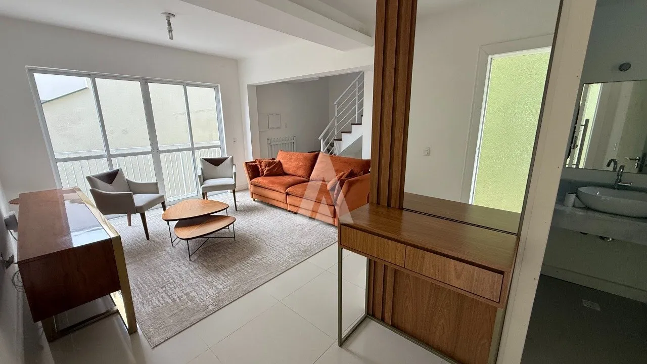 Casa à venda com 4 quartos, 2 vagas, 201m² no Anita Garibaldi, Joinville - foto 1