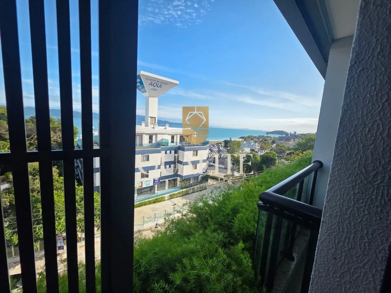 Apartamento à venda com 1 quarto, 2 vagas, 52m² no Canasvieiras, Florianópolis - foto 1