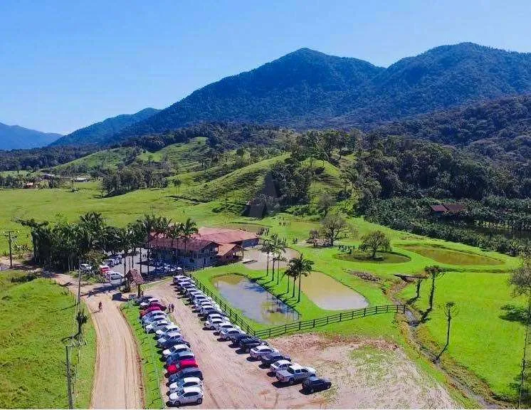 Chácara com 2 suíte(s) mais 6 quarto(s) à venda no bairro Pirabeiraba em Joinville, por R$ 4.200.000.00. — foto 4