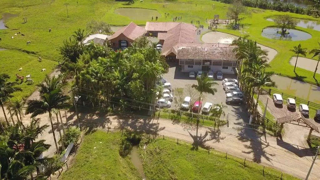 Chácara com 2 suíte(s) mais 6 quarto(s) à venda no bairro Pirabeiraba em Joinville, por R$ 4.200.000.00. — foto 3