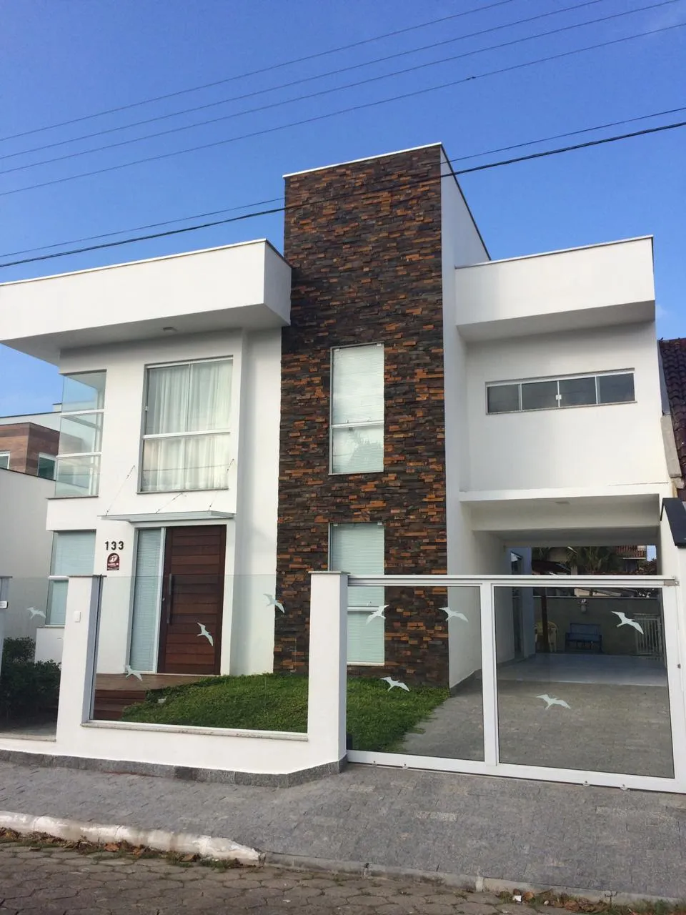Sobrado com 4 quartos a 100 metros da Prainha - foto 1
