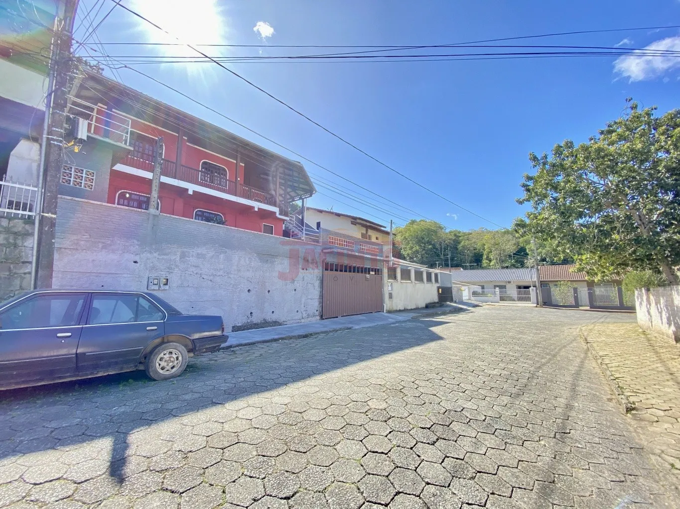 Casa de Alvenaria com Kitnet no Bairro Fortaleza. — foto 3