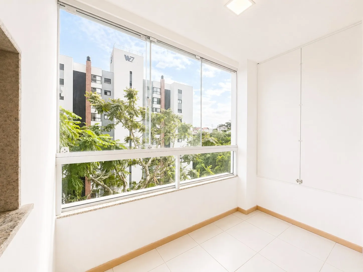 [BAIXOU VALOR] APARTAMENTO EM ANDAR ALTO COM 2 DORMITÓRIOS E 1 SUÍTE, PRÓXIMO À FURB, IDEAL PARA MORAR OU INVESTIR.