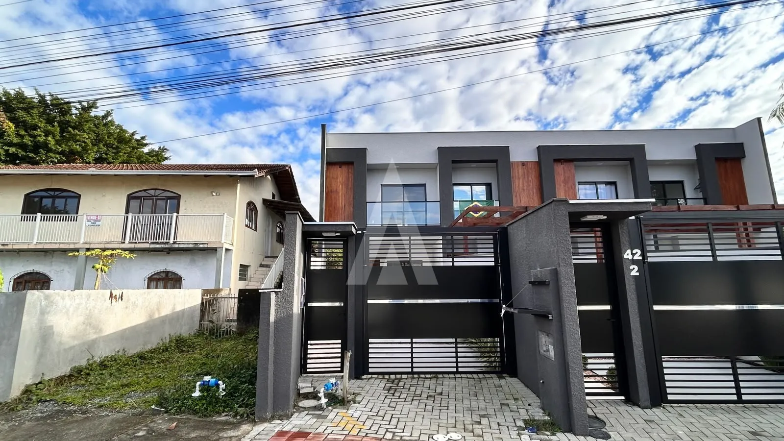 Casa para alugar com 3 quartos e 1 suíte, 2 vagas, 114m² no Saguaçú, Joinville - foto 1