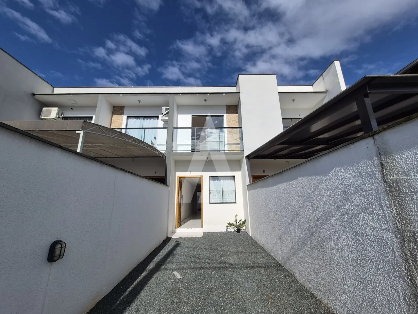 Casa para alugar com 2 quartos e 2 suítes, 2 vagas, 78m² no Itaum, Joinville - foto 1