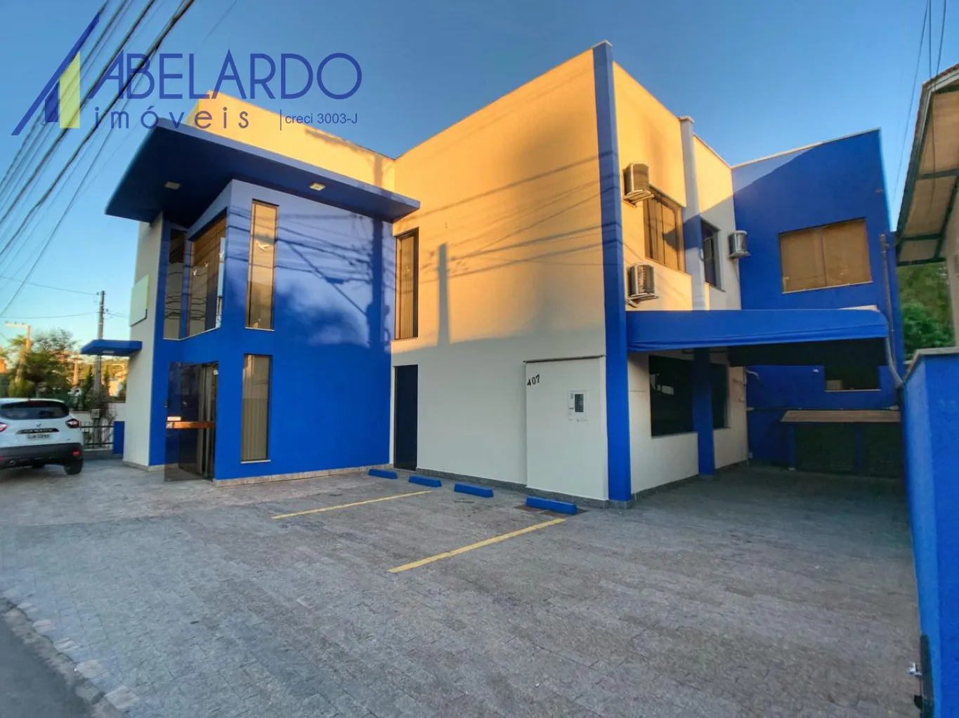ABELARDO IMÓVEIS - IMÓVEL COMERCIAL - VELHA.Terreno com 360,23m, área construída cerca de 378m, com dois pisos: recepção, 1 sala de reunião, 10 salas com várias estações de trabalho, 6 banheiros, cozinha, varandão. — foto 2