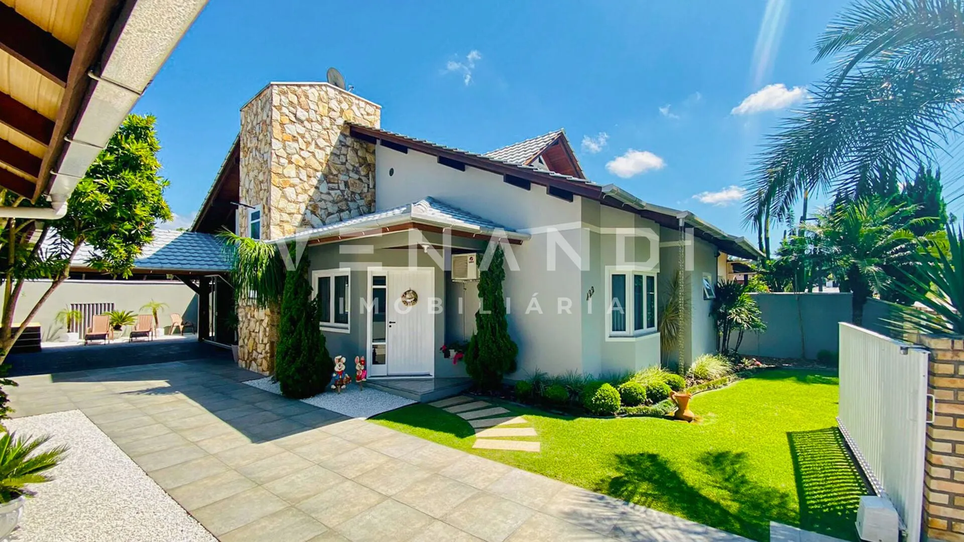 Casa à venda com 3 quartos e 1 suíte, 2 vagas, 245m² no Centro, Indaial - foto 1