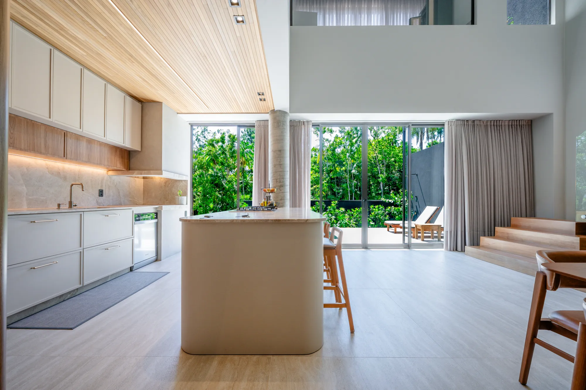 Casa à venda com 3 dormitórios sendo 3 suítes, 2 vagas, 332m² na Rua Primeiro de Maio no Itoupava Norte, Blumenau