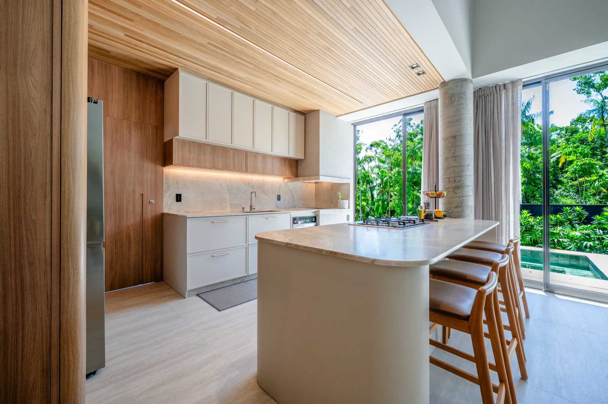 Casa à venda com 3 dormitórios sendo 3 suítes, 2 vagas, 332m² na Rua Primeiro de Maio no Itoupava Norte, Blumenau