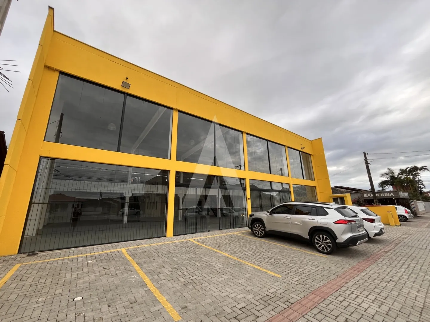 Galpão para alugar, 7 vagas, 585m² no Itaum, Joinville - foto 1