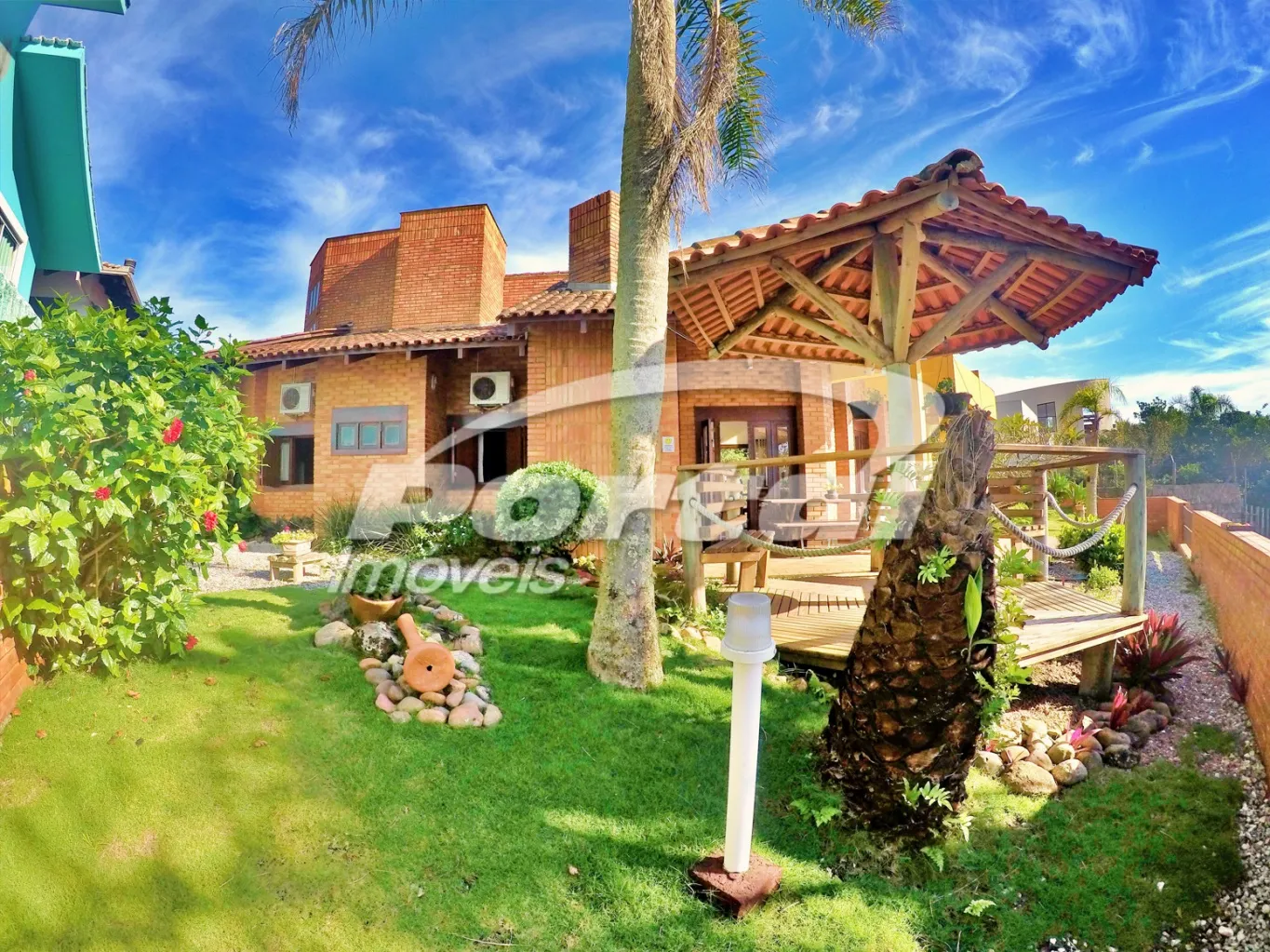Excelente imóvel com 5 dormitórios, sendo 1 suíte a 50 metros do mar, no bairro Itacolomi em Balneário Piçarras/SC (Cód. 9774) - foto 1