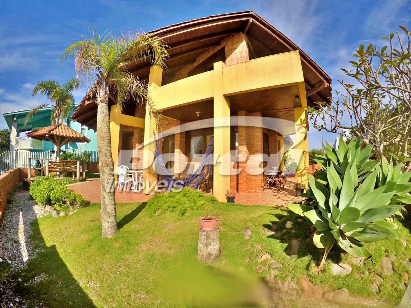 Excelente imóvel com 5 dormitórios, sendo 1 suíte a 50 metros do mar, no bairro Itacolomi em Balneário Piçarras/SC (Cód. 9774) — foto 2