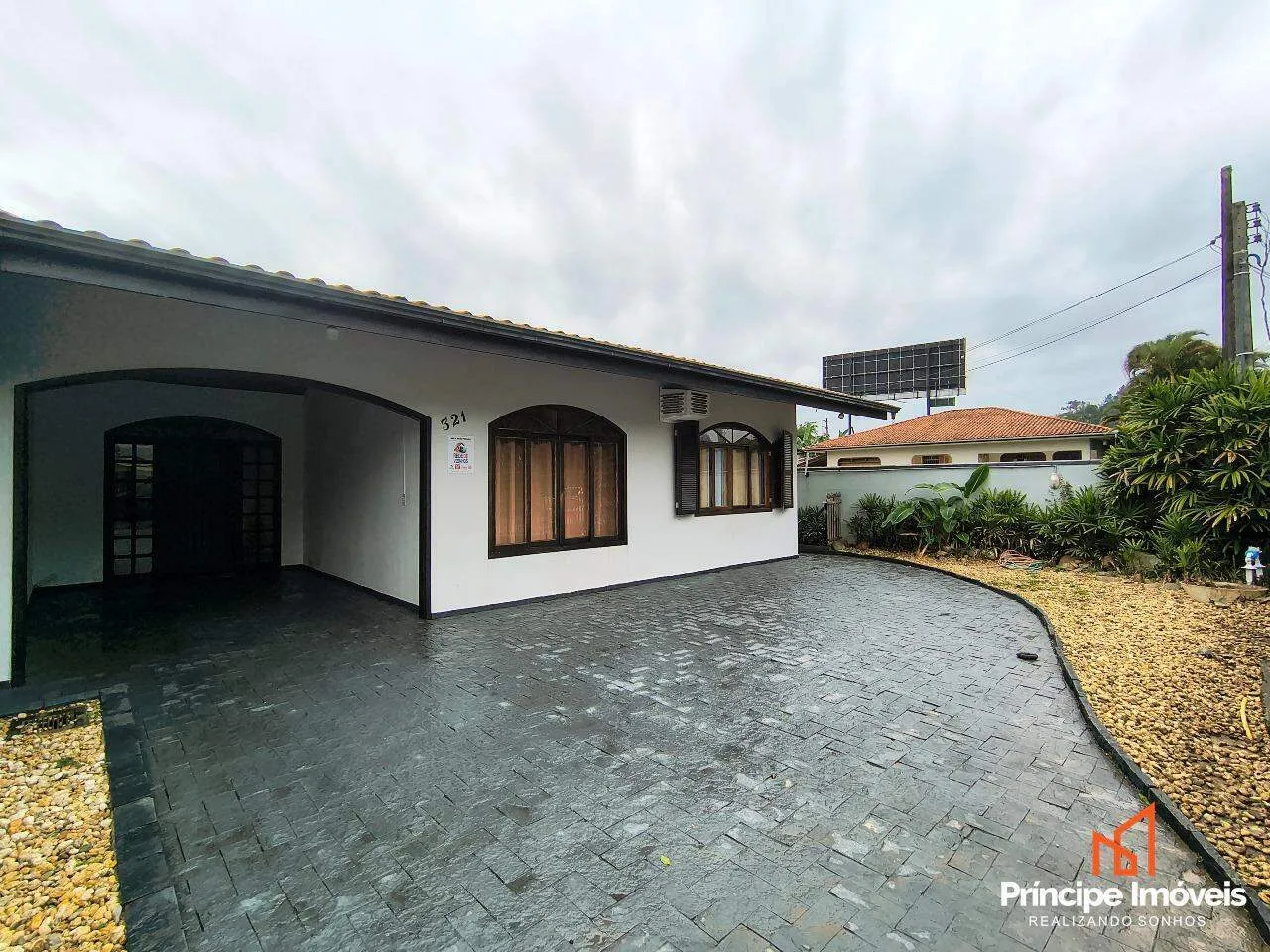 Casa à venda com 4 quartos, 3 vagas, 138m² no Anita Garibaldi, Joinville - foto 1
