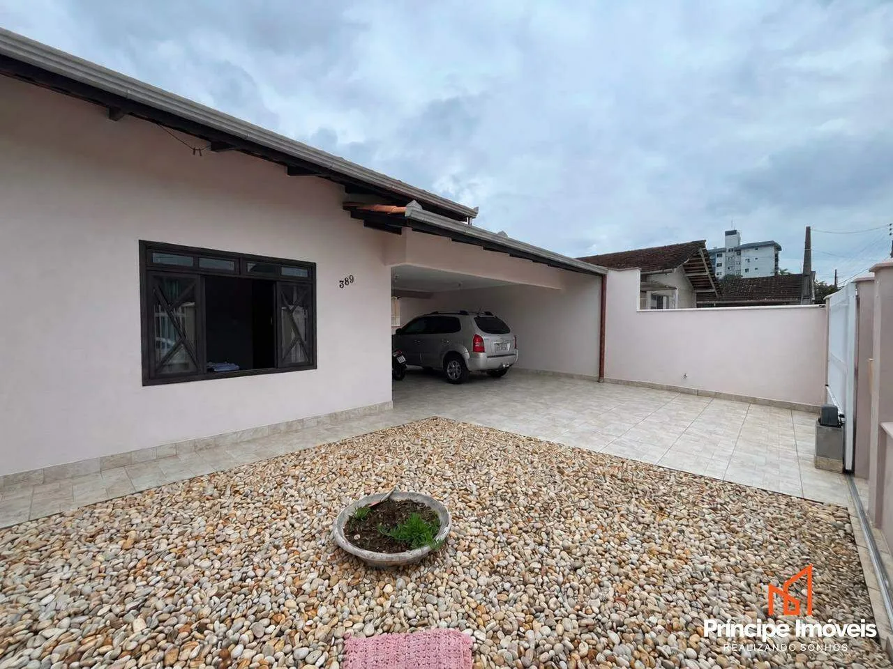 Casa à venda com 3 quartos e 1 suíte, 2 vagas, 127m² no Bucarein, Joinville - foto 1