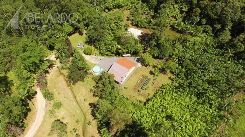 Linda propriedade rural em Luiz Alves! São aproximadamente 3,5 hectares (34.480,00 m) edificado com uma casa de alvenaria e um galpão, a propriedade conta com águas cristalinas, lagoa, horta e árvores frutíferas. — foto 2